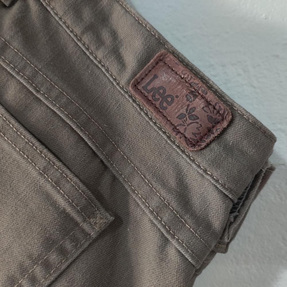 Lee Women's Straight Leg Jeans in Taupe Brown